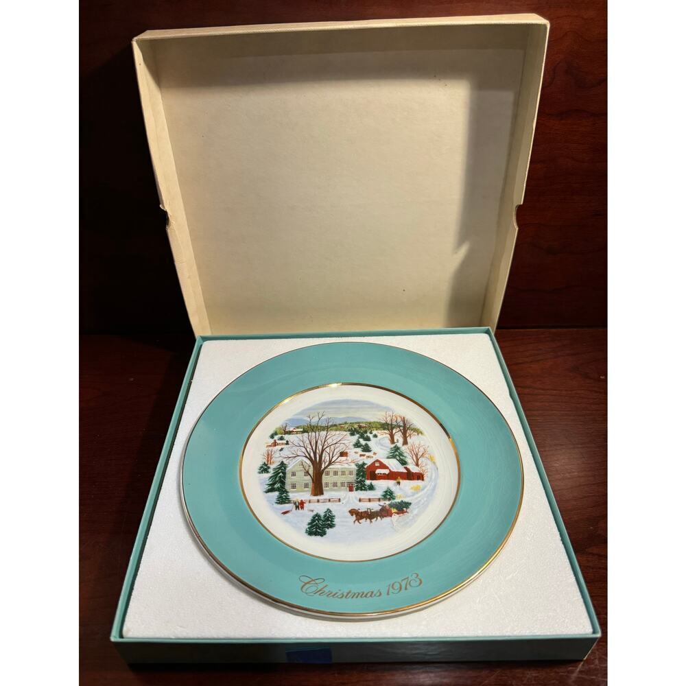 First Edition 1973 Christmas On The Farm Display Plate By Wedgewood For Avon